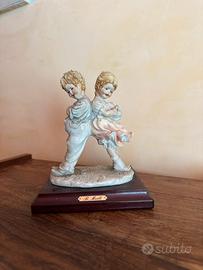 Statuetta vintage in porcellana Capodimonte