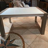 tavolo in vetro allungabile