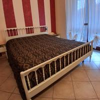 Letto matrimoniale con rete a doghe