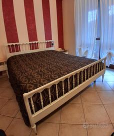 Letto matrimoniale con rete a doghe