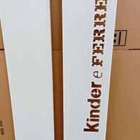 Insegna Kinder  e Ferrero 