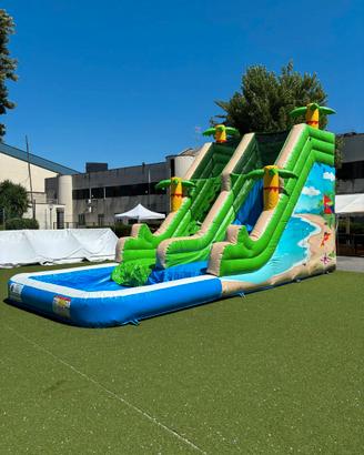 Scivolo gonfiabile acquatico con piscina
