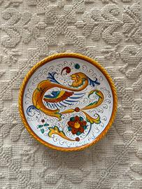 Piatto in ceramica di Deruta dipinto a mano