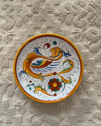 Piatto in ceramica di Deruta dipinto a mano