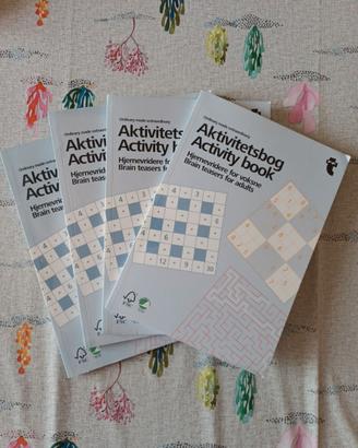 Seti di 4 "Aktivitetsbog/Activity book" rompicapo