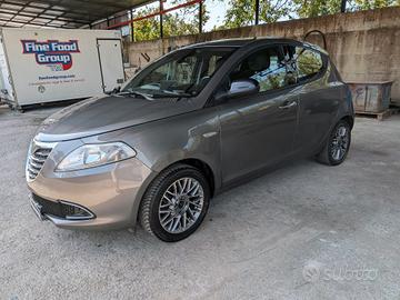 Lancia Ypsilon 0.9 Automatica! Blokshaft!