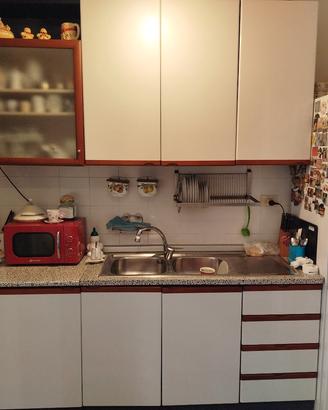 Cucina completa con frigo combinato