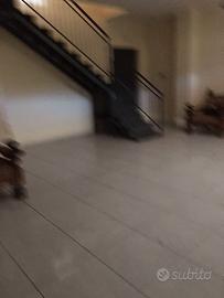 Locale commerciale con soppalco