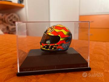 Casco da esposizione valentino rossi