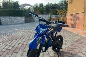 Mini moto cross (Nitro Motors) con casco integrale