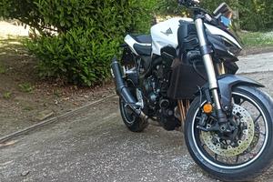 Honda 1000 Hornet 2025