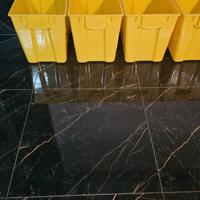 Contenitore in plastica altezza 32cm larg 37cm 