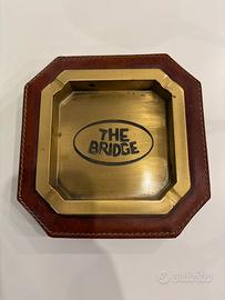 Posacenere The Bridge in cuoio e ottone – vintage