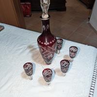 Servizio cristallo rosso bicchieri e decanter 