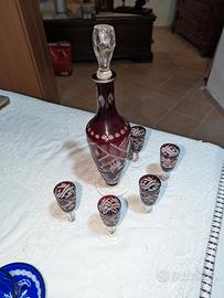 Servizio cristallo rosso bicchieri e decanter 