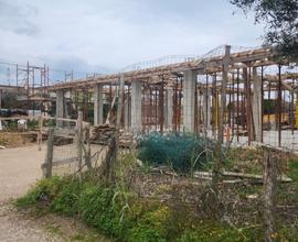Bifamiliare Moderna con Giardino a Terracina