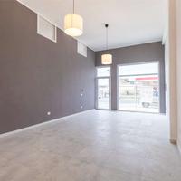 Locale commerciale con vetrina