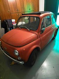 Fiat CInquecento rossa
