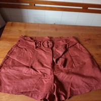 Pantaloncini NAF NAF corti con cintura T. 42