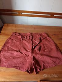 Pantaloncini NAF NAF corti con cintura T. 42