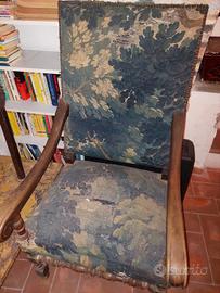 Poltrona / Seggiolone antica in noce del ‘600 – pe