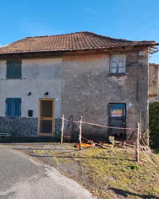Rustico indipendente abitabile con terreno e box