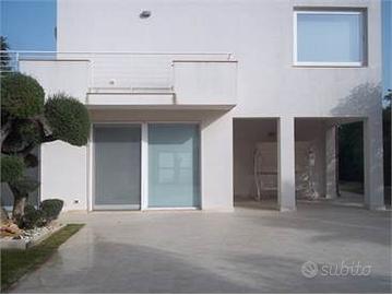 Villa signorile con giardino e vista mare - Zona I