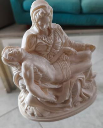 statuetta pietà di Michelangelo 