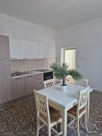 Cucina bianca e beige