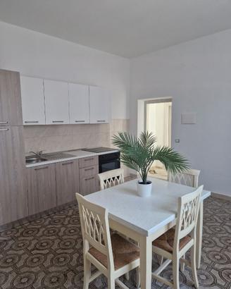 Cucina bianca e beige