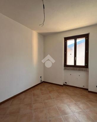 3 LOCALI A CADEO