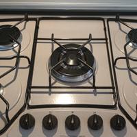 Piano cottura 5 fuochi