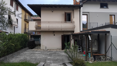 Villetta su 2 piani ,arredata,giardino e box