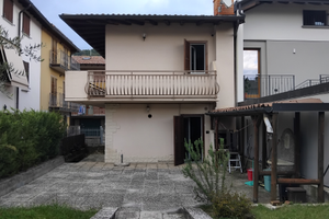 Villetta su 2 piani ,arredata,giardino e box