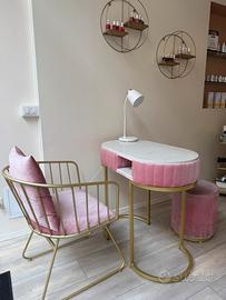 Postazione manicure o postazione trucco