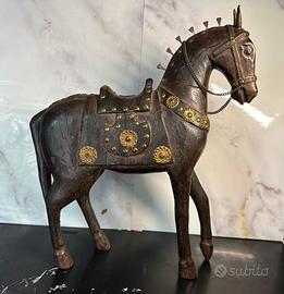Scultura, cavallo in legno