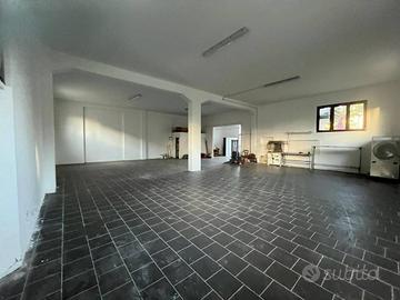 Fano negozio ristrutturato 208 mq. 1 vetrina con p