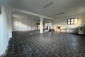 Fano negozio ristrutturato 208 mq. 1 vetrina con p