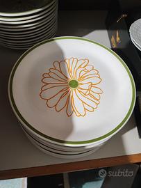Set completo 36 piatti con fiore centrale