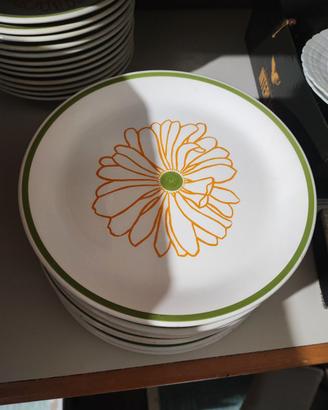 Set completo 36 piatti con fiore centrale