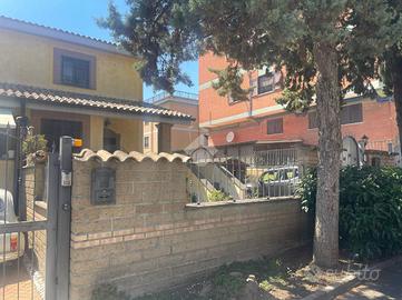 VILLA A SCHIERA A ROMA
