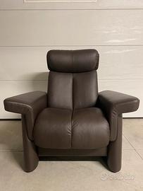 Poltrona Stressless modello Legend in vera pelle.