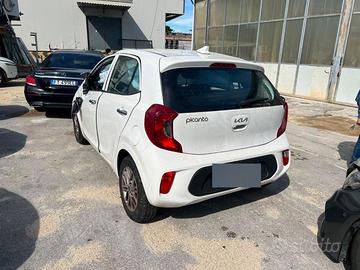 KIA PICANTO 2022 ACCIDENTATA – UNICO PROPRIETARIO