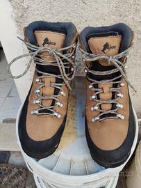 scarponi da montagna 