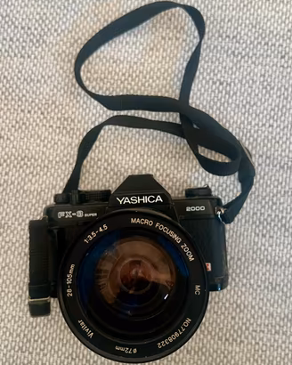 Fotocamera reflex Yashica a rullino da 35 mm
