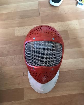 Casco e spada da scherma