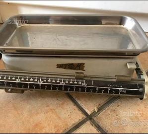 Bilancia pesa bambini vintage anni 50