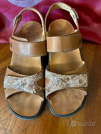 Sandali Finn Comfort