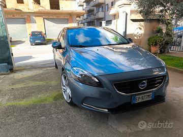 volvo V40 d2 momentum