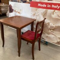 Tavolo in legno massello con sedie abbinate